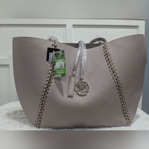Badgley Mischka Decorative Chain Vegan Tote - Picture 2 of 4